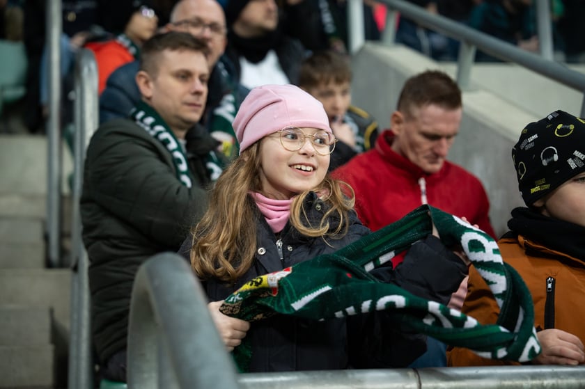 Kibice na meczu Śląska z Widzewem (2 marca 2024) na Tarczyński Arenie